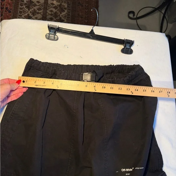 Off-White Black Cargo Pants for Men - Picture 9 of 10
